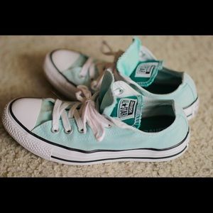 Women’s converse!!!!!💙💙